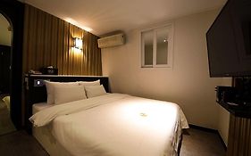 Ez Hotel